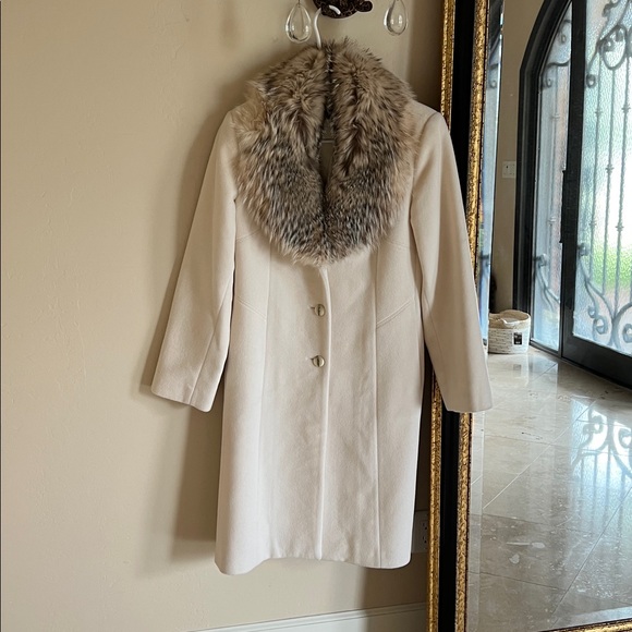 Ellen Tracy Wool & Angora Coat with Genuine Badger Collar - Picture 2 of 8